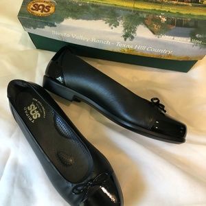 SAS Tripad Comfort Coco Black Ballet Flats Cap Toe Patent Leather with Bow